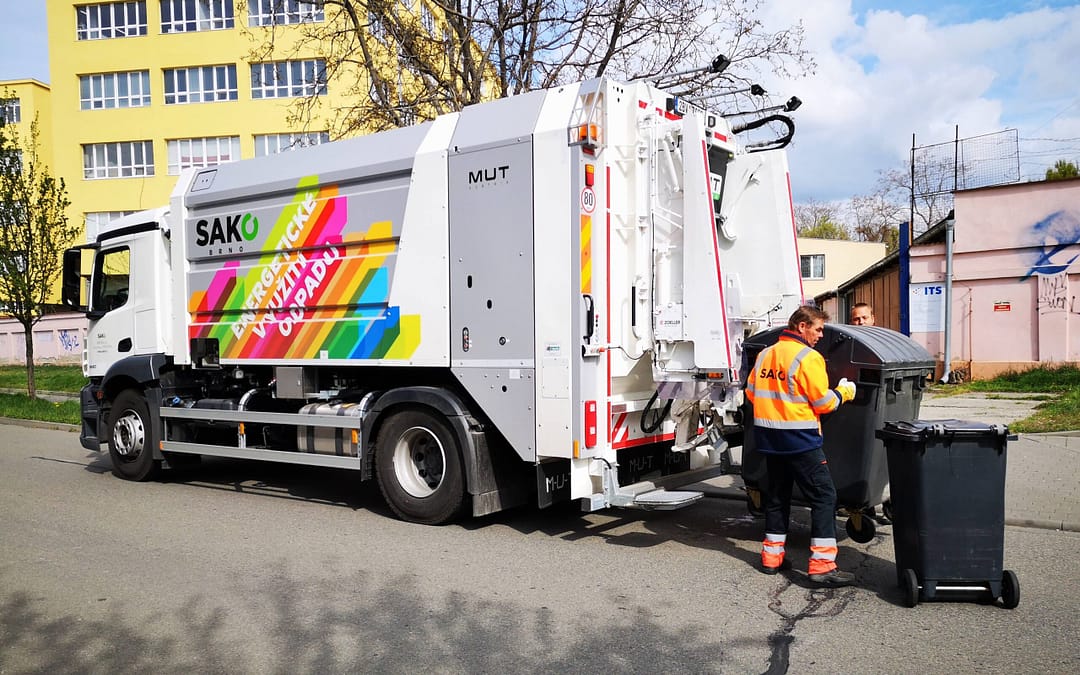 V Brně začala nová mycí sezóna. Na očistnou kůru čekají desetitisíce popelnic