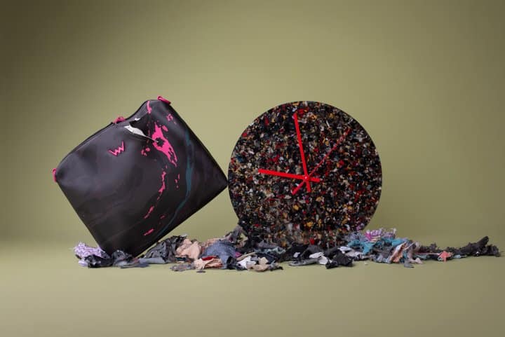 Designový přívěsek z recyklovaného textilního kompozitu jako stylová novinka z Liberce